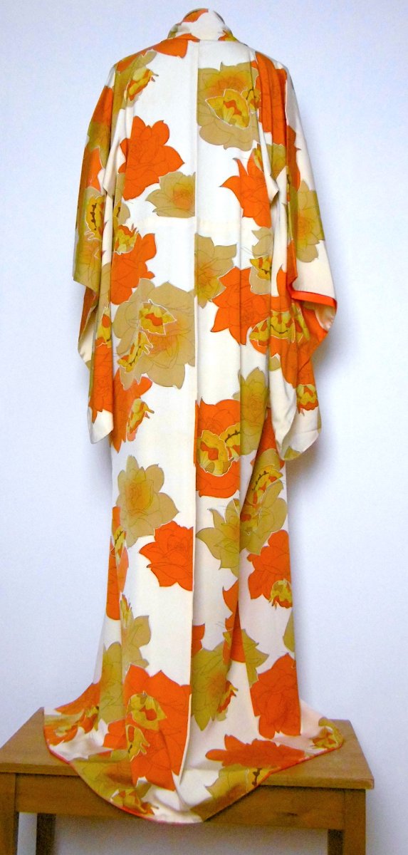 Komon (25) eller Ko-Furisode